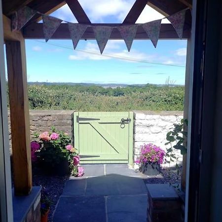 Cosy 2 Bed Cottage Between Snowdonia And The Sea Llandegai Exterior photo
