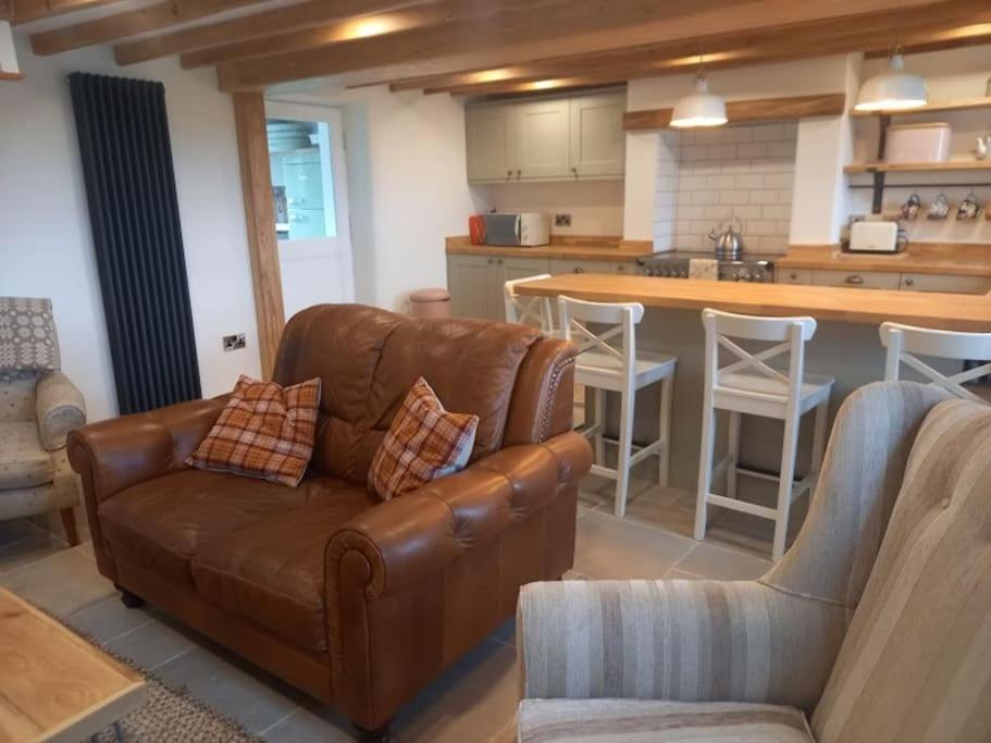 Cosy 2 Bed Cottage Between Snowdonia And The Sea Llandegai Exterior photo