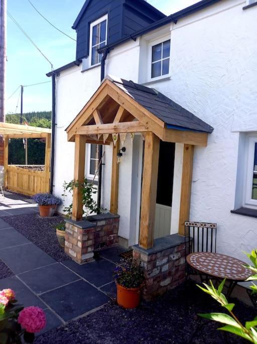 Cosy 2 Bed Cottage Between Snowdonia And The Sea Llandegai Exterior photo