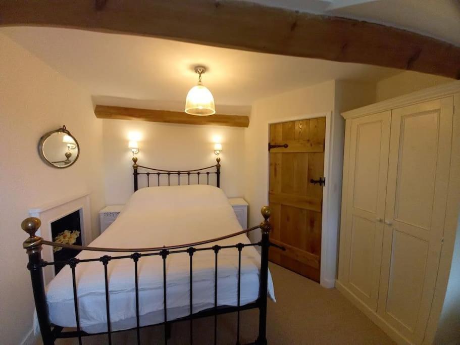 Cosy 2 Bed Cottage Between Snowdonia And The Sea Llandegai Exterior photo
